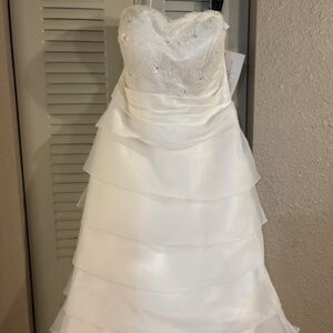 Saison Blanche Ivory A-line Sweep Train Wedding Dress Style B3135 Size 10 NWT